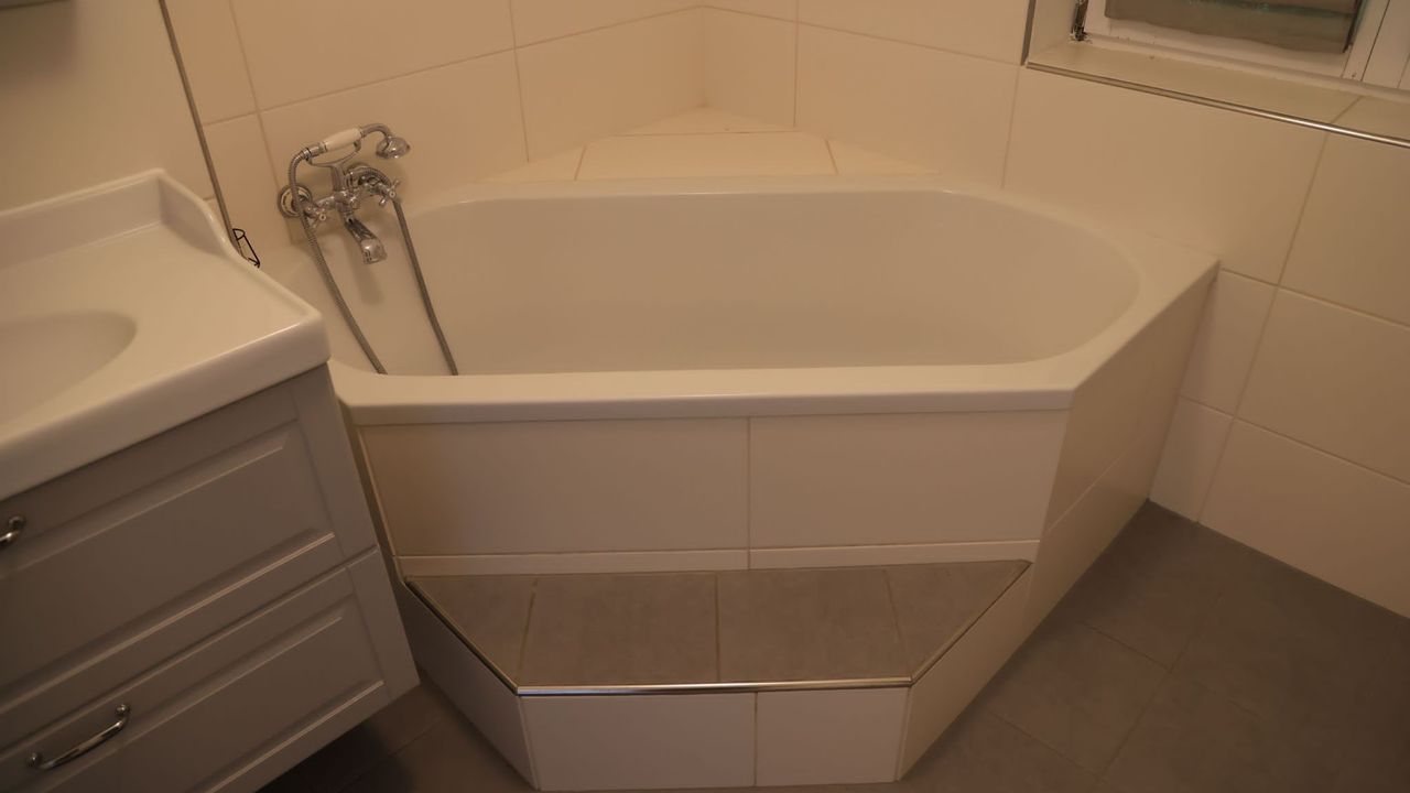Badewanne OG Badewanne OG